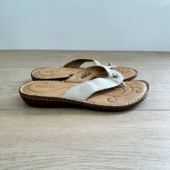 BORN White Leather Thong Sandals Size 10 - Picture 3 of 7